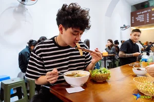 Hanoi's Famous Bun Rieu Hang Luoc Packed with Customers After Viral Criticism - image 6