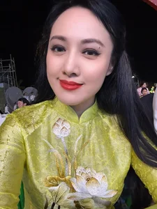 Vietnamese Celeb News: Star Travels to US for World Cup & Minh Hang’s Stage Mishap - image 20