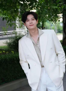 Vietnamese Celeb News: Star Travels to US for World Cup & Minh Hang’s Stage Mishap - image 40