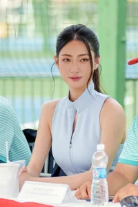 Vietnamese Celeb News: Star Travels to US for World Cup & Minh Hang’s Stage Mishap - image 12