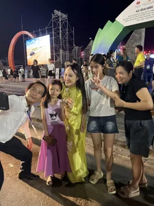 Vietnamese Celeb News: Star Travels to US for World Cup & Minh Hang’s Stage Mishap - image 37