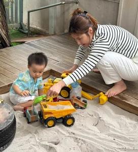 Vietnamese Celeb News: Star Travels to US for World Cup & Minh Hang’s Stage Mishap - image 35