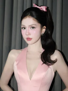 Vietnamese Celeb News: Star Travels to US for World Cup & Minh Hang’s Stage Mishap - image 21