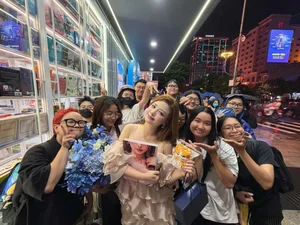 Vietnamese Celeb News: Star Travels to US for World Cup & Minh Hang’s Stage Mishap - image 23