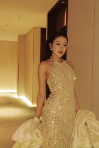 Vietnamese Celeb News: Star Travels to US for World Cup & Minh Hang’s Stage Mishap - image 9