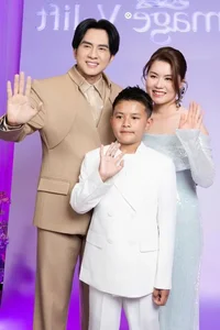 Vietnamese Celeb News: Star Travels to US for World Cup & Minh Hang’s Stage Mishap - image 3
