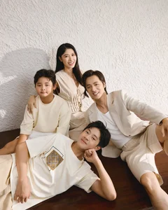 Vietnamese Celeb News: Star Travels to US for World Cup & Minh Hang’s Stage Mishap - image 18