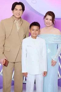 Vietnamese Celeb News: Star Travels to US for World Cup & Minh Hang’s Stage Mishap - image 56