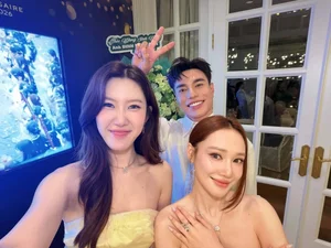 Vietnamese Celeb News: Star Travels to US for World Cup & Minh Hang’s Stage Mishap - image 1