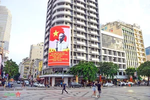 Ho Chi Minh City Streets Glow with Vibrant Colors on National Day - image 8