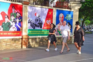 Ho Chi Minh City Streets Glow with Vibrant Colors on National Day - image 21