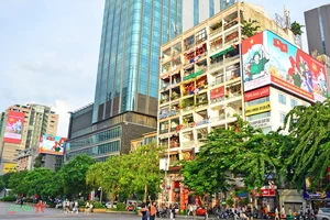 Ho Chi Minh City Streets Glow with Vibrant Colors on National Day - image 3