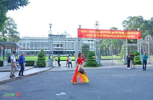 Ho Chi Minh City Streets Glow with Vibrant Colors on National Day - image 9