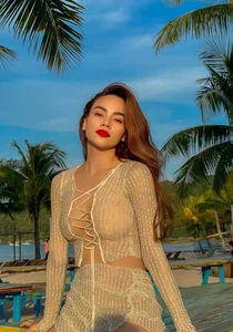 Ho Ngoc Ha Stuns in Bold Beachwear During Phu Quoc Getaway - image 9