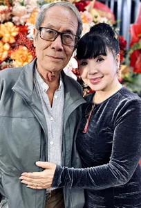 Stunning Youthful Photos of 'Em Be Ha Noi' People's Artist Lan Huong and Her Decades-Long Romance - image 6