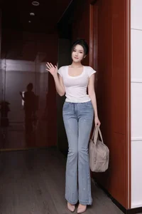 Elegant Fashion Portraiture of Yu Zi Jiang Fish: XiuRen No.10858 High-Definition Photography Collection - image 0