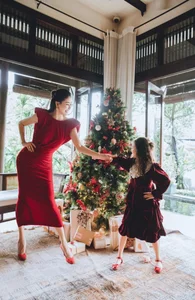 Billionaire Vietnamese Miss Queen's Surprising Signature Shirt Style That Exudes High-Class Elegance - image 10