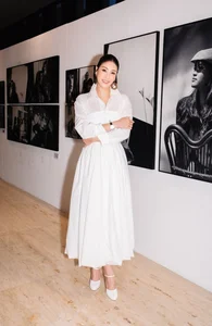 Billionaire Vietnamese Miss Queen's Surprising Signature Shirt Style That Exudes High-Class Elegance - image 2