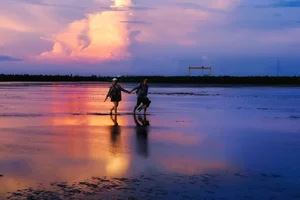 Savoring the Sunrise at Hung Yen’s Magical 'Infinity Sea' Mirror - image 8