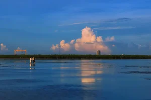 Savoring the Sunrise at Hung Yen’s Magical 'Infinity Sea' Mirror - image 4