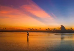 Savoring the Sunrise at Hung Yen’s Magical 'Infinity Sea' Mirror - image 3