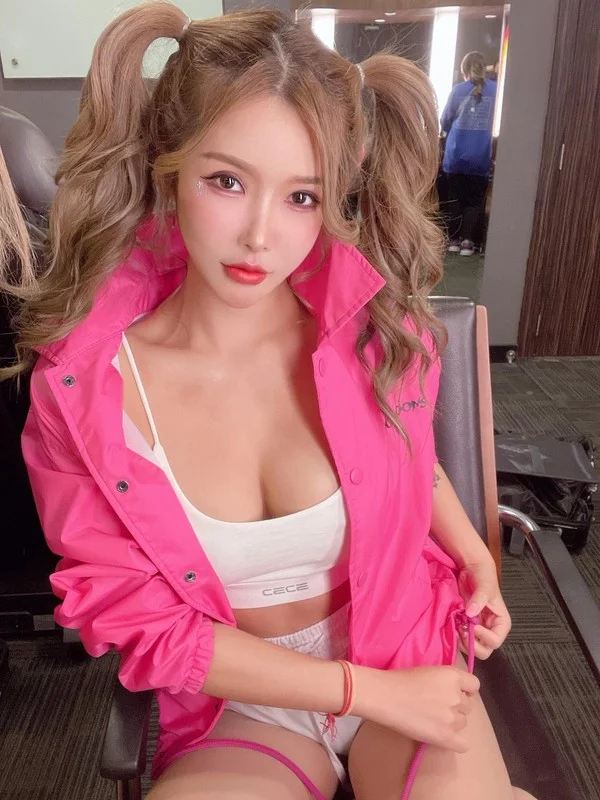 The Evolution of the Viral 'Lingerie Chef' Hot Girl's Current Look