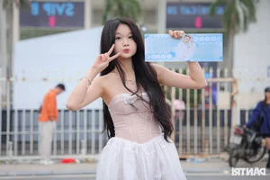 Concert Fashion Trends: Luxury Style and Gen Z Vibes at 'Anh Trai Say Hi' - image 1