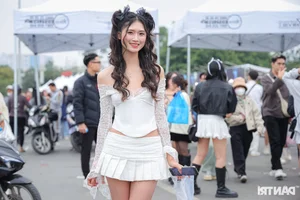 Concert Fashion Trends: Luxury Style and Gen Z Vibes at 'Anh Trai Say Hi' - image 5