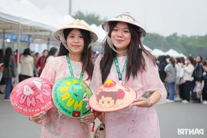 Concert Fashion Trends: Luxury Style and Gen Z Vibes at 'Anh Trai Say Hi' - image 3
