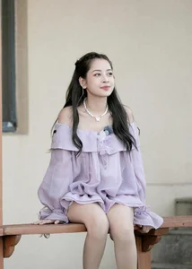 Chi Pu Viral in China as Bùi Lan Hương Discusses Love and Pressure - image 0