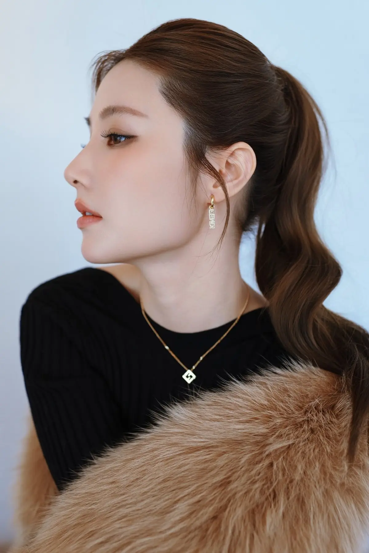 Diễm My 9x: Radiant Beauty & Admirable Post-Baby Figure