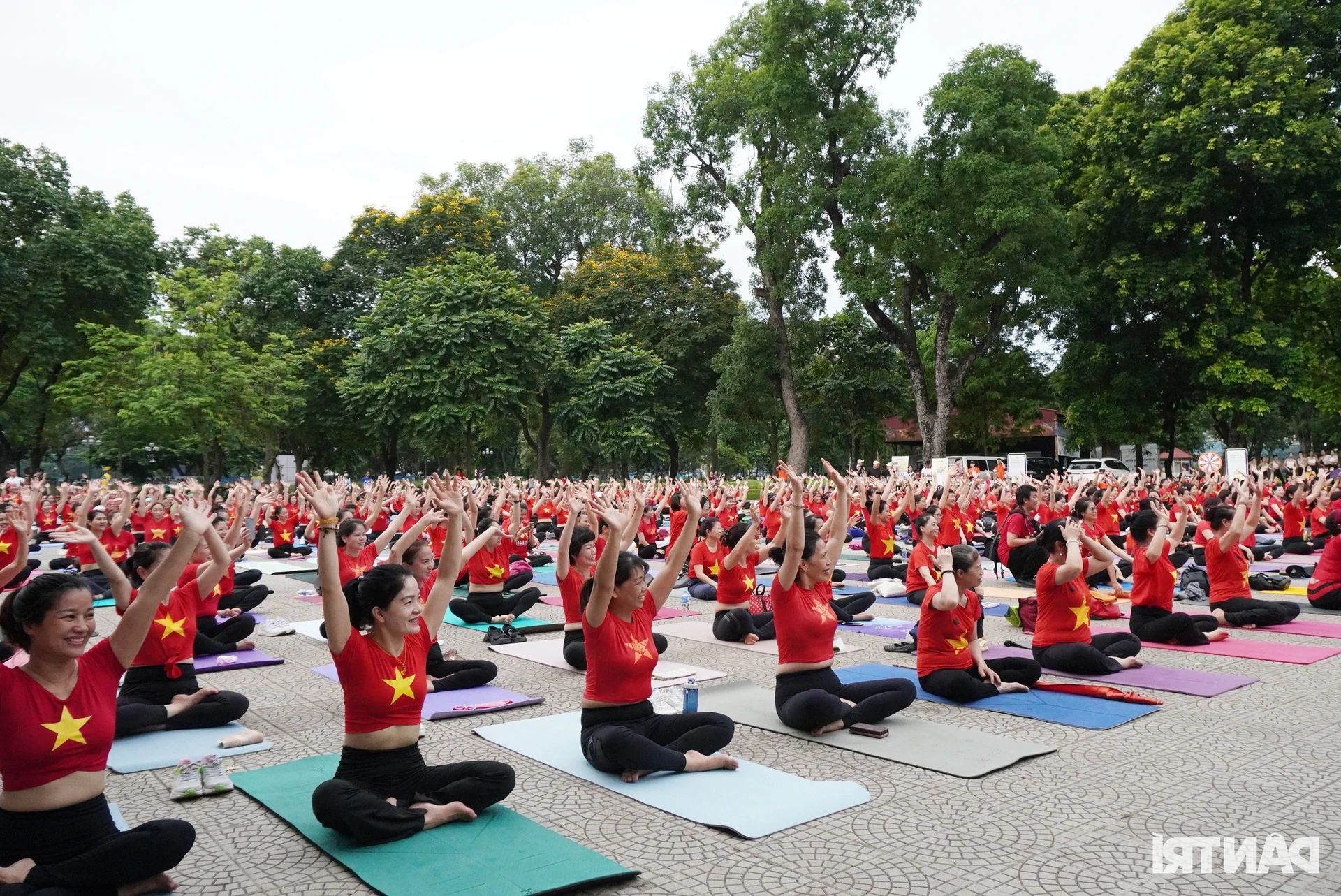 A Sea of Serenity: 2,000 Yoga Enthusiasts Gather for Mass Performance in Hanoi
