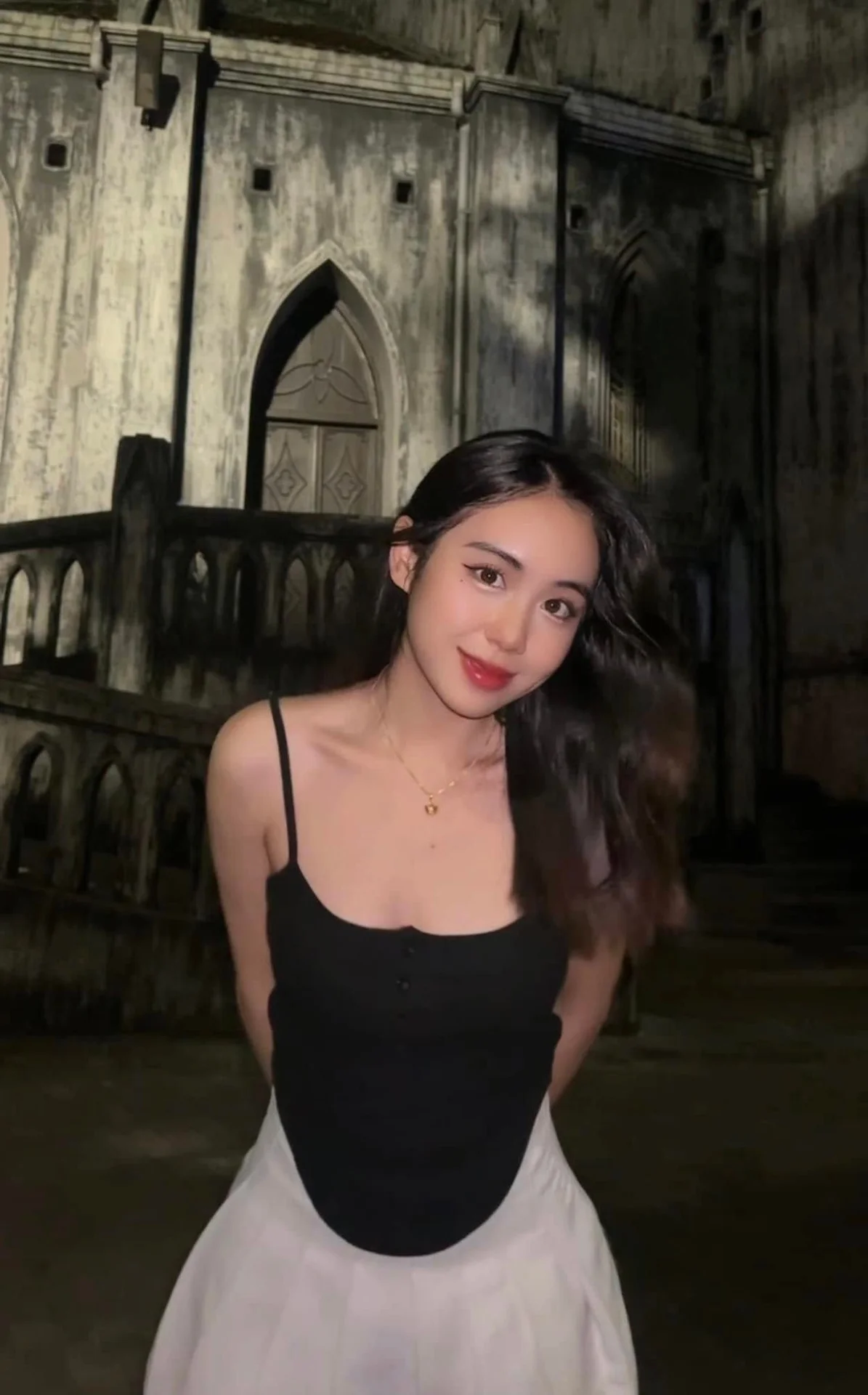 Multilingual Laotian Influencer Captivates Social Media with Stunning Bikini Photos
