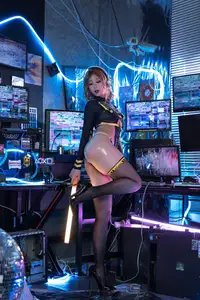 Coser Yunx1x1: Captivating Cyberpunk Transformation in Hacking Part01 - image 12