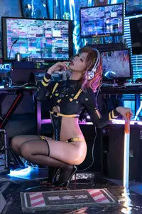 Coser Yunx1x1: Captivating Cyberpunk Transformation in Hacking Part01 - image 3