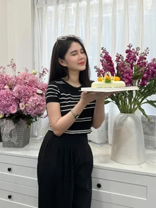 MC Thu Hoai: Does Her Stay-at-Home Mom Style Match Her TV Glamour? - image 2