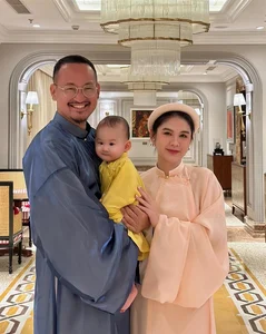 MC Thu Hoai: Does Her Stay-at-Home Mom Style Match Her TV Glamour? - image 3