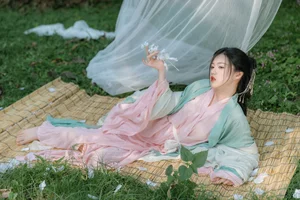 Art Language Vol.6466 Yu Han - Contemporary Aesthetic Visual Series - image 1