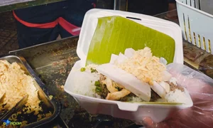 Discover the 55-Year-Old Vietnamese Banh Mi Shop Famous for Grilled Pate and Steamed Pork Belly - image 4