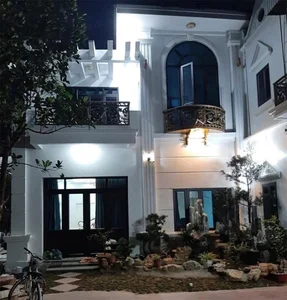 Vietnamese Celebrities Who Gifted Multi-Billion Houses to Their Parents - image 2