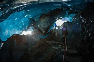 Exploring the Surreal Beauty of the World's Most Stunning Ice Caves - image 4
