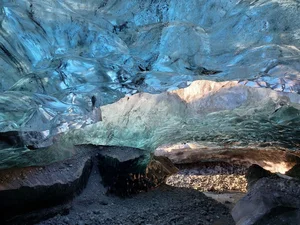 Exploring the Surreal Beauty of the World's Most Stunning Ice Caves - image 2