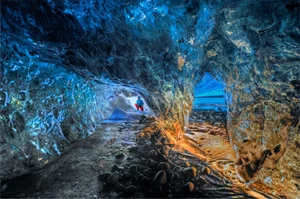 Exploring the Surreal Beauty of the World's Most Stunning Ice Caves - image 7