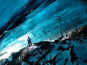 Exploring the Surreal Beauty of the World's Most Stunning Ice Caves - image 8