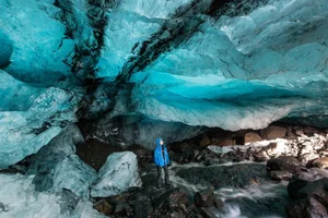 Exploring the Surreal Beauty of the World's Most Stunning Ice Caves - image 12