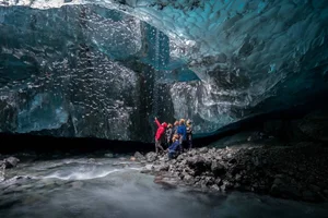 Exploring the Surreal Beauty of the World's Most Stunning Ice Caves - image 6