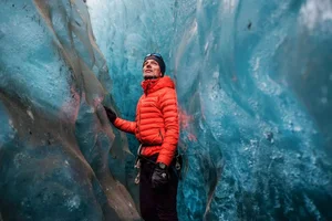 Exploring the Surreal Beauty of the World's Most Stunning Ice Caves - image 3