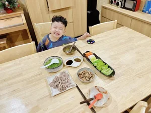 Pregnant Sao Mai Diem Hen Champion Shares Colorful, Nutritious Meals for Her Son - image 15