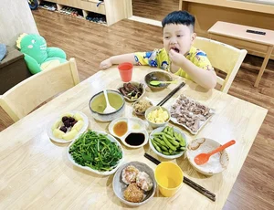 Pregnant Sao Mai Diem Hen Champion Shares Colorful, Nutritious Meals for Her Son - image 14