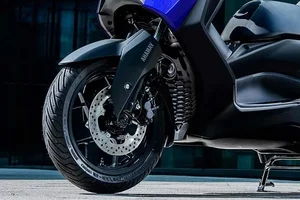 2026 Yamaha XMAX ABS: The Ultimate Maxiscooter Upgrade for Urban Commuters - image 4